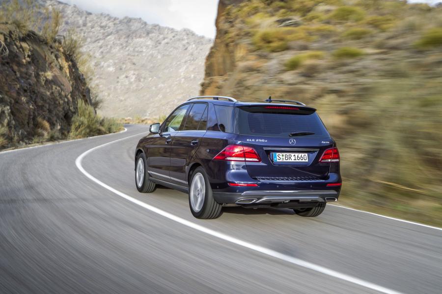  Mercedes-Benz GLE250d 4Matic 2015 года  (фото 2 из 34)